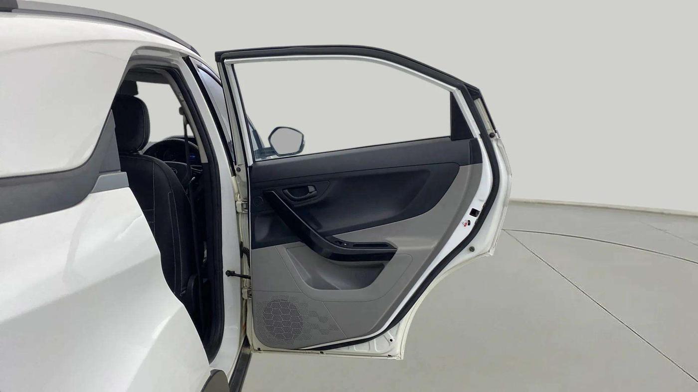 2018 Tata NEXON XT DIESEL, Diesel, Manual, 72,498 km, RHS Rear Door