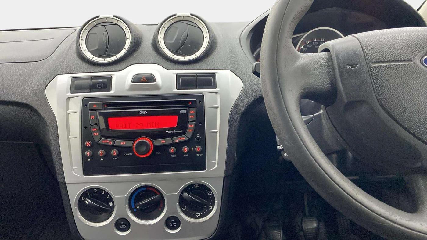 2014 Ford Figo TITANIUM 1.2 PETROL, Petrol, Manual, 57,773 km, Air Conditioner