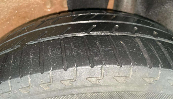 2014 Ford Figo TITANIUM 1.2 PETROL, Petrol, Manual, 57,773 km, Left Rear Tyre Tread