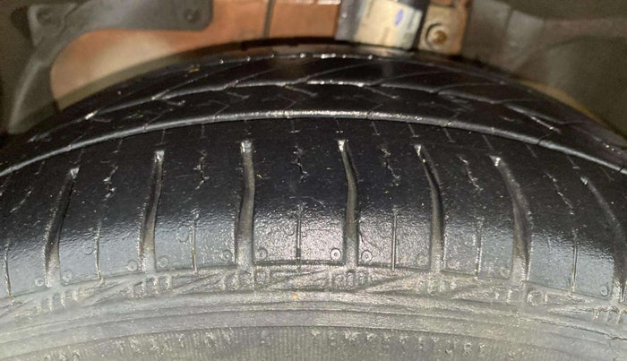 2014 Ford Figo TITANIUM 1.2 PETROL, Petrol, Manual, 57,773 km, Left Front Tyre Tread