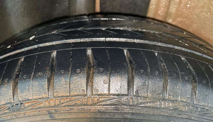 2014 Ford Figo TITANIUM 1.2 PETROL, Petrol, Manual, 57,773 km, Right Rear Tyre Tread