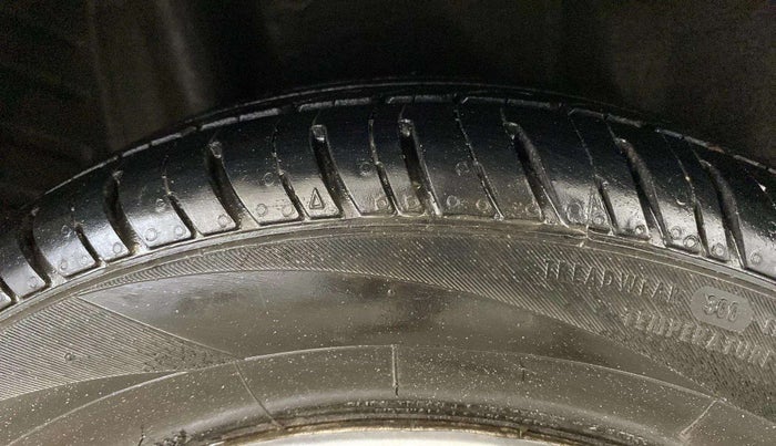 2013 Honda Amaze 1.2L I-VTEC EX, CNG, Manual, 49,018 km, Right Rear Tyre Tread