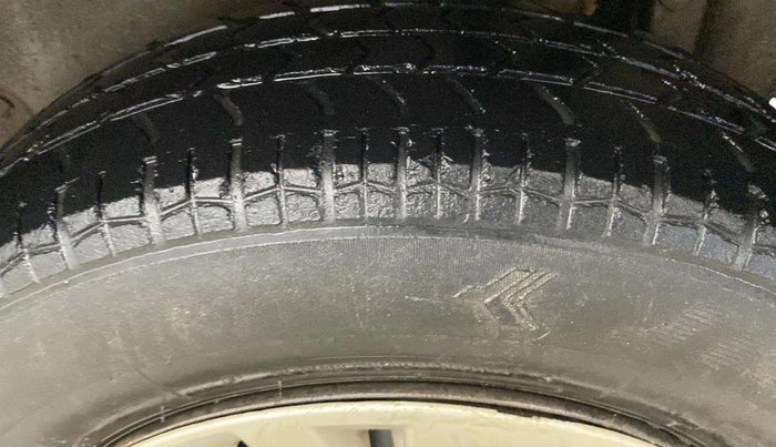 2016 Maruti Swift VXI, Petrol, Manual, 48,447 km, Right Rear Tyre Tread