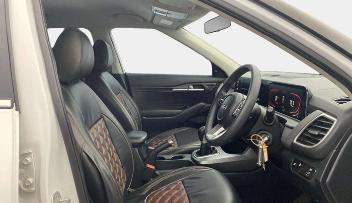 2025 KIA SELTOS HTE (O)1.5 Petrol MT, Petrol, Manual, 16,991 km, Right Side Front Door Cabin