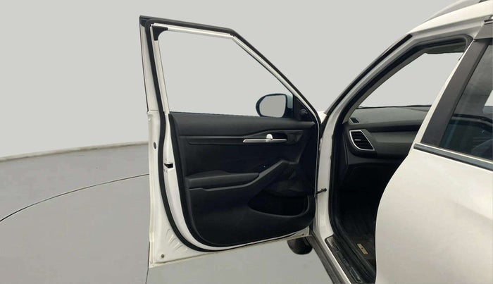 2025 KIA SELTOS HTE (O)1.5 Petrol MT, Petrol, Manual, 16,991 km, LHS Front Door