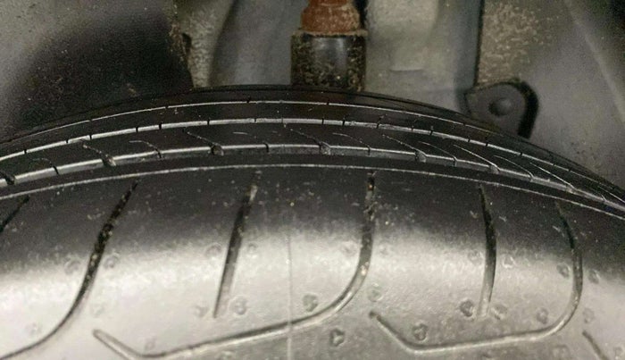 2025 KIA SELTOS HTE (O)1.5 Petrol MT, Petrol, Manual, 16,991 km, Left Rear Tyre Tread