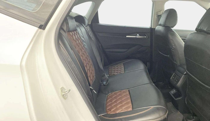 2025 KIA SELTOS HTE (O)1.5 Petrol MT, Petrol, Manual, 16,991 km, Right Side Rear Door Cabin