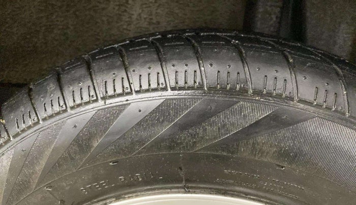 2014 Maruti Ritz ZXI, Petrol, Manual, 88,600 km, Left Rear Tyre Tread