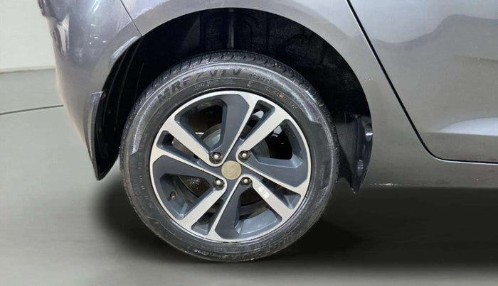 2022 Tata ALTROZ XZ PETROL, Petrol, Manual, 18,234 km, Right Rear Wheel