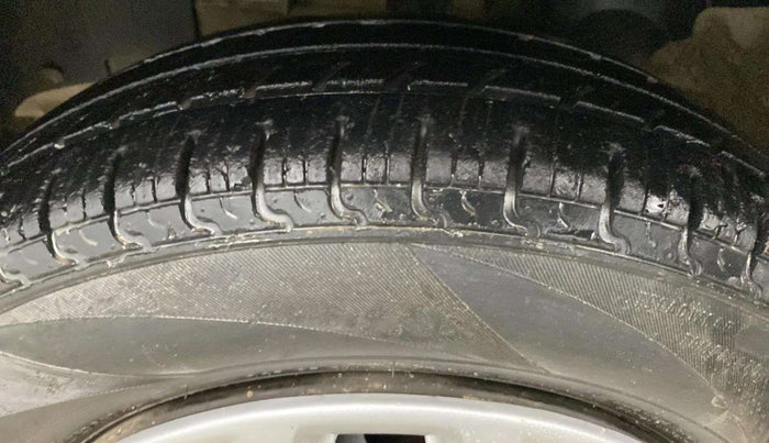 2017 Renault Kwid RXT 1.0 AMT (O), Petrol, Automatic, 62,635 km, Left Rear Tyre Tread