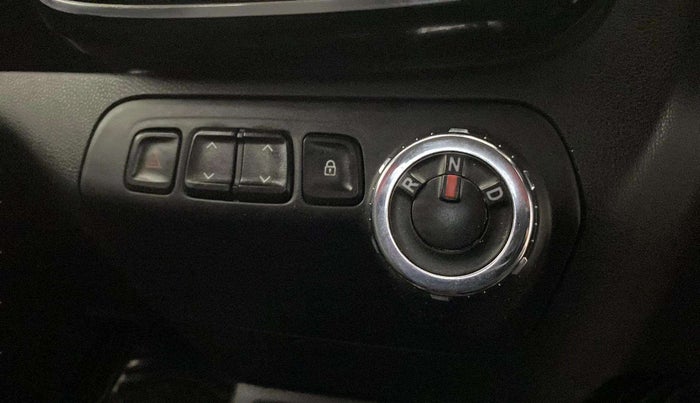 2017 Renault Kwid RXT 1.0 AMT (O), Petrol, Automatic, 62,635 km, Gear Lever