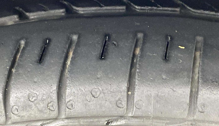 2021 Volkswagen Vento HIGHLINE PLUS 1.0L TSI, Petrol, Manual, 31,723 km, Right Front Tyre Tread