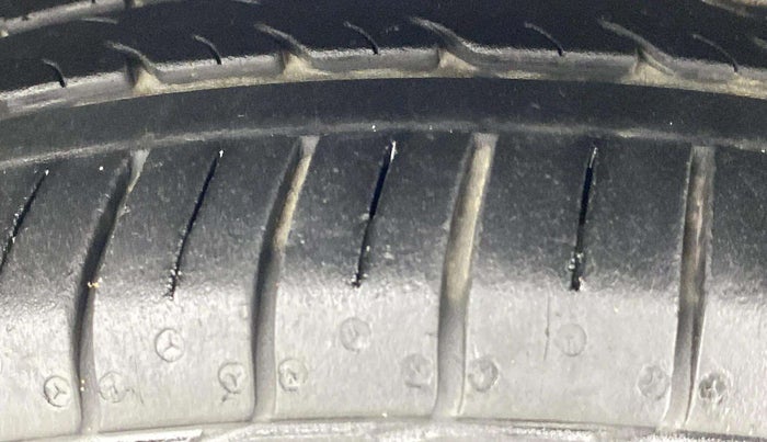 2021 Volkswagen Vento HIGHLINE PLUS 1.0L TSI, Petrol, Manual, 31,723 km, Left Front Tyre Tread