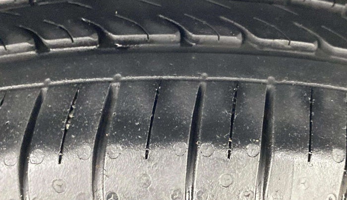 2021 Volkswagen Vento HIGHLINE PLUS 1.0L TSI, Petrol, Manual, 31,723 km, Right Rear Tyre Tread