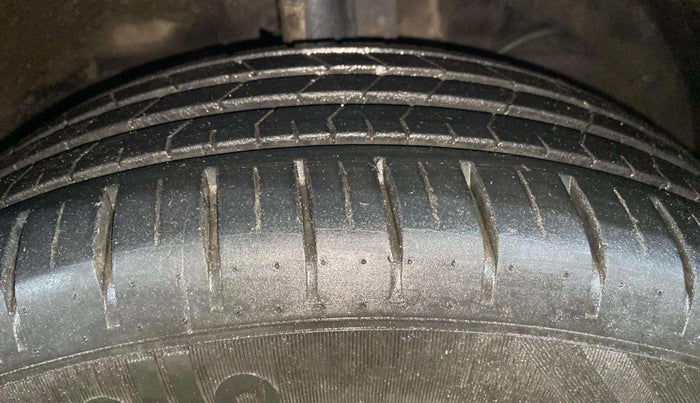 2018 Maruti Baleno ALPHA CVT PETROL 1.2, Petrol, Automatic, 45,952 km, Right Front Tyre Tread