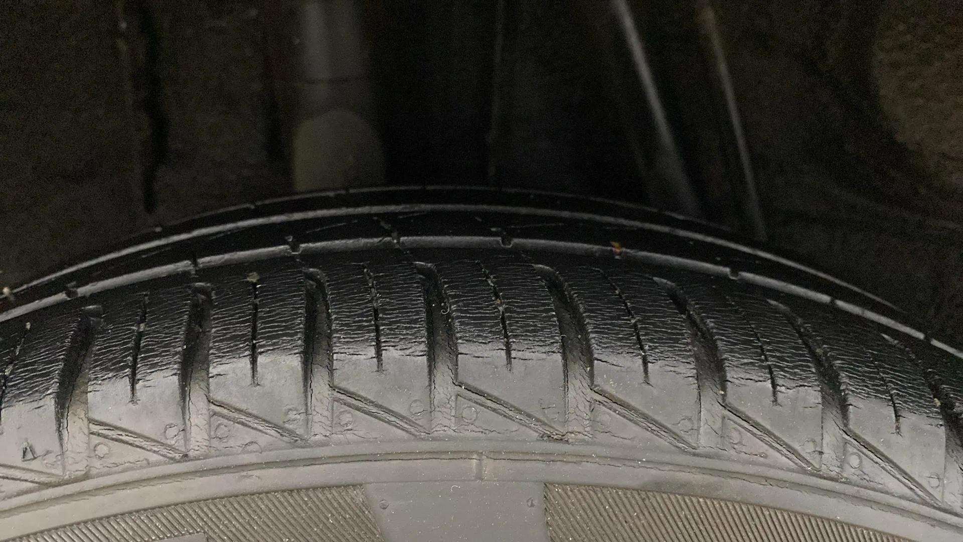 RHS-Rear-Tyre-Tread-19