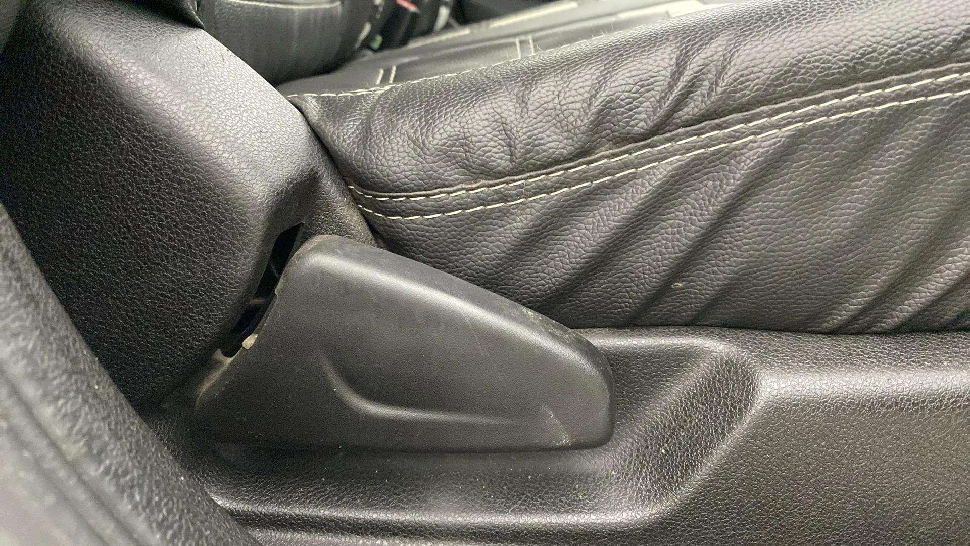 Driver-side-adjustment-panel-40