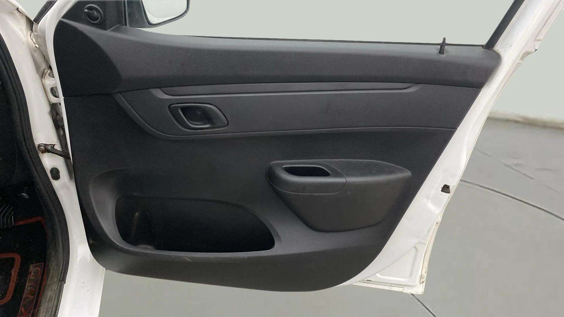 Driver-side-door-panel-control-39