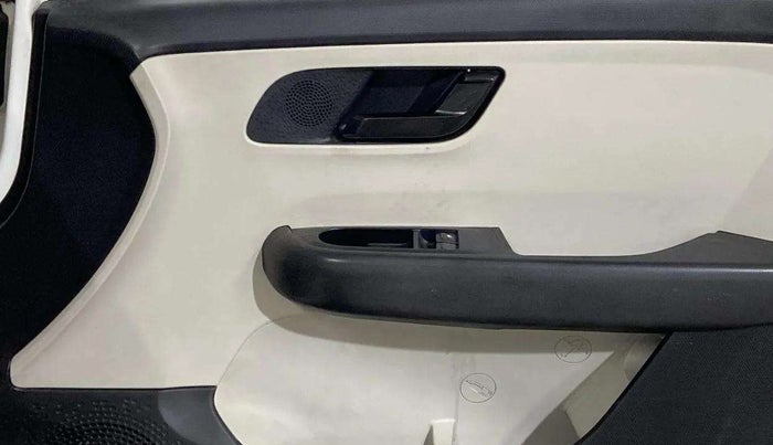 2024 Tata ALTROZ XE CNG, CNG, Manual, 27,374 km, Driver Side Door Panels Control