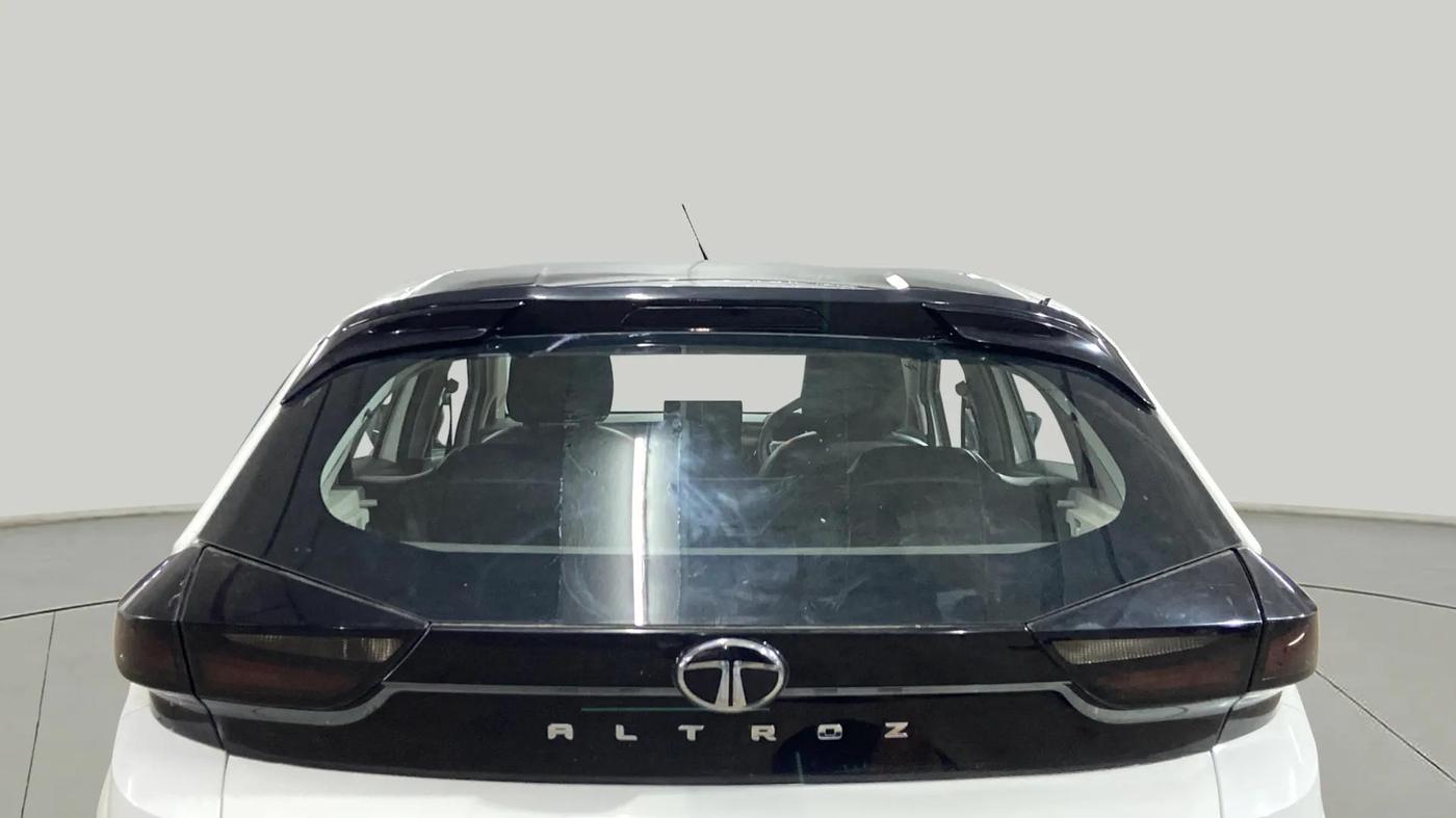 2024 Tata ALTROZ XE CNG, CNG, Manual, 28,101 km, Rear Windshield