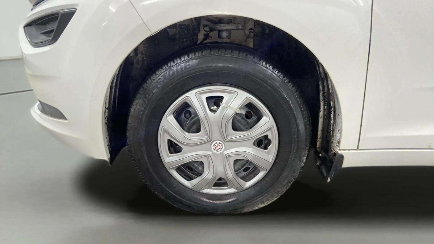 2024 Tata ALTROZ XE CNG, CNG, Manual, 28,101 km, Left Front Wheel