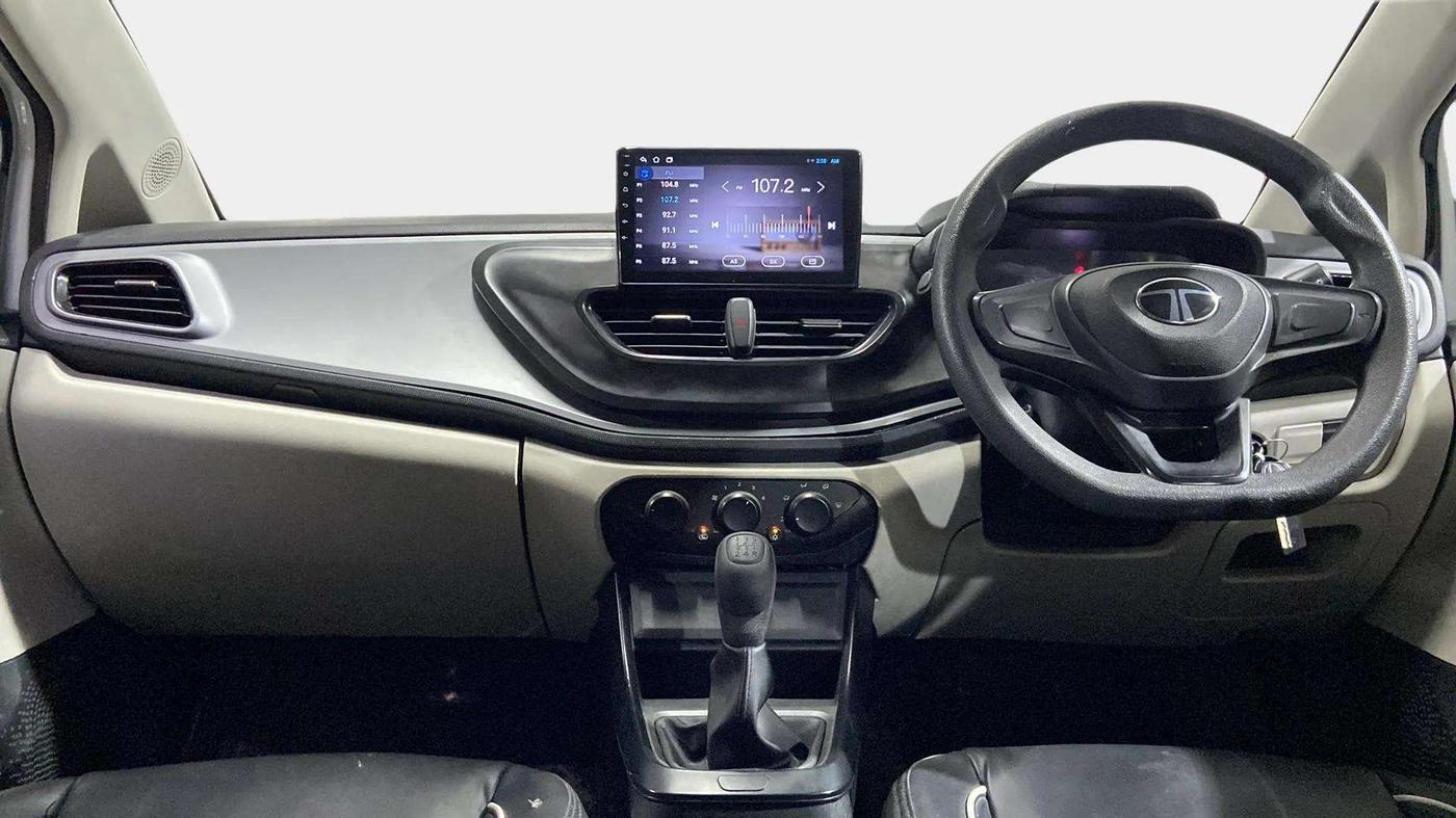 2024 Tata ALTROZ XE CNG, CNG, Manual, 28,101 km, Dashboard