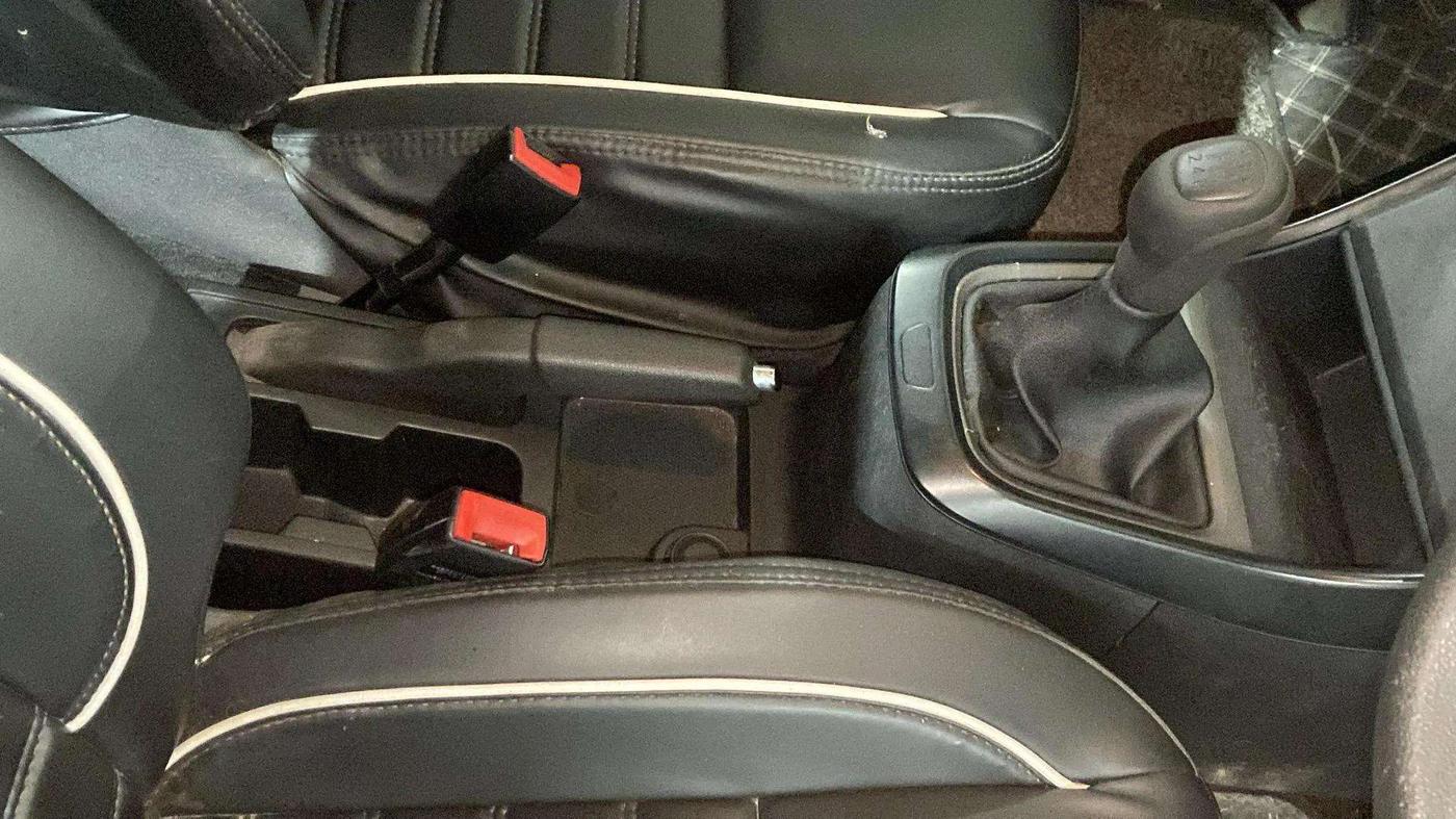 2024 Tata ALTROZ XE CNG, CNG, Manual, 28,101 km, Gear Lever