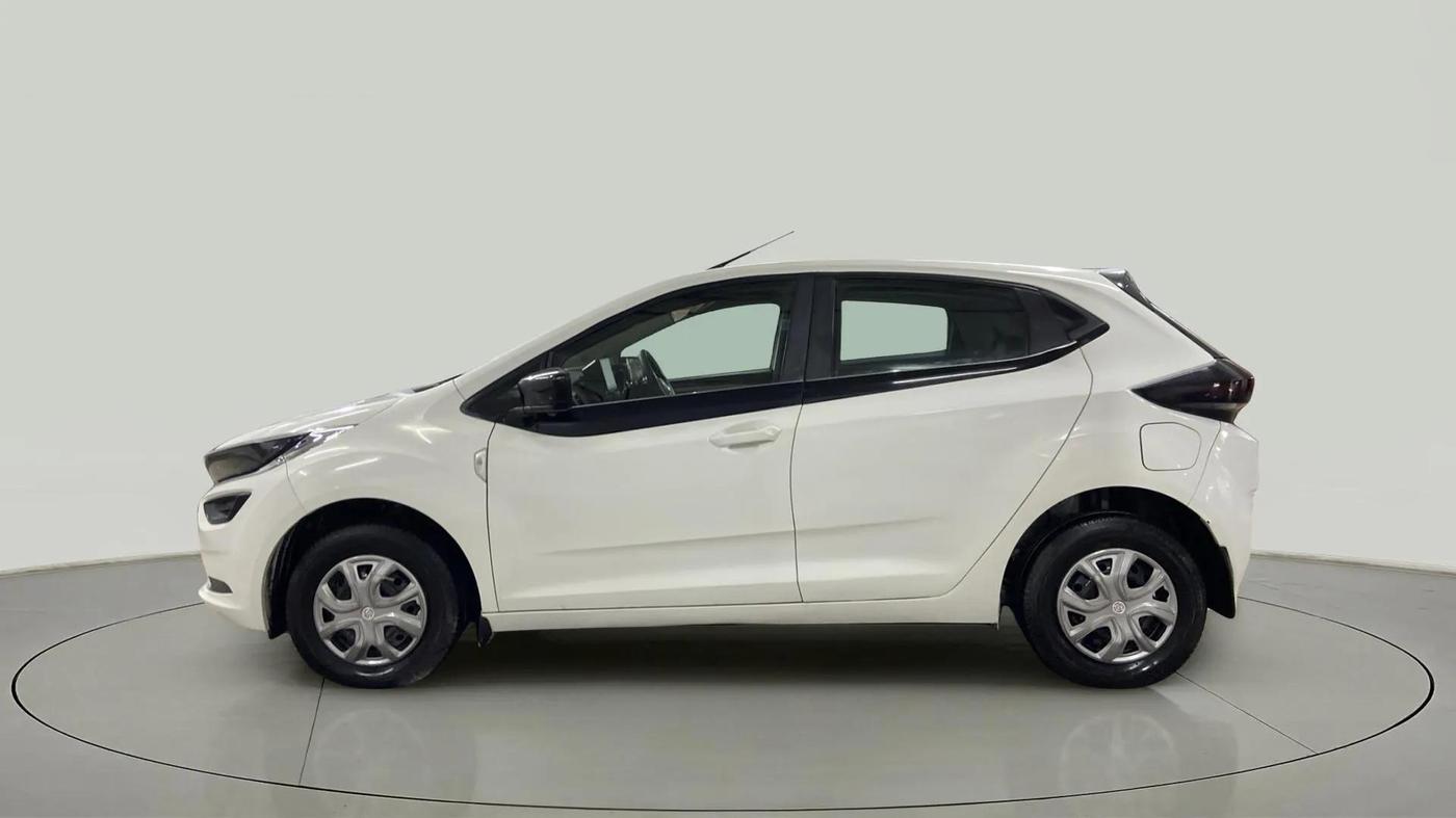 2024 Tata ALTROZ XE CNG, CNG, Manual, 28,101 km, Left Side