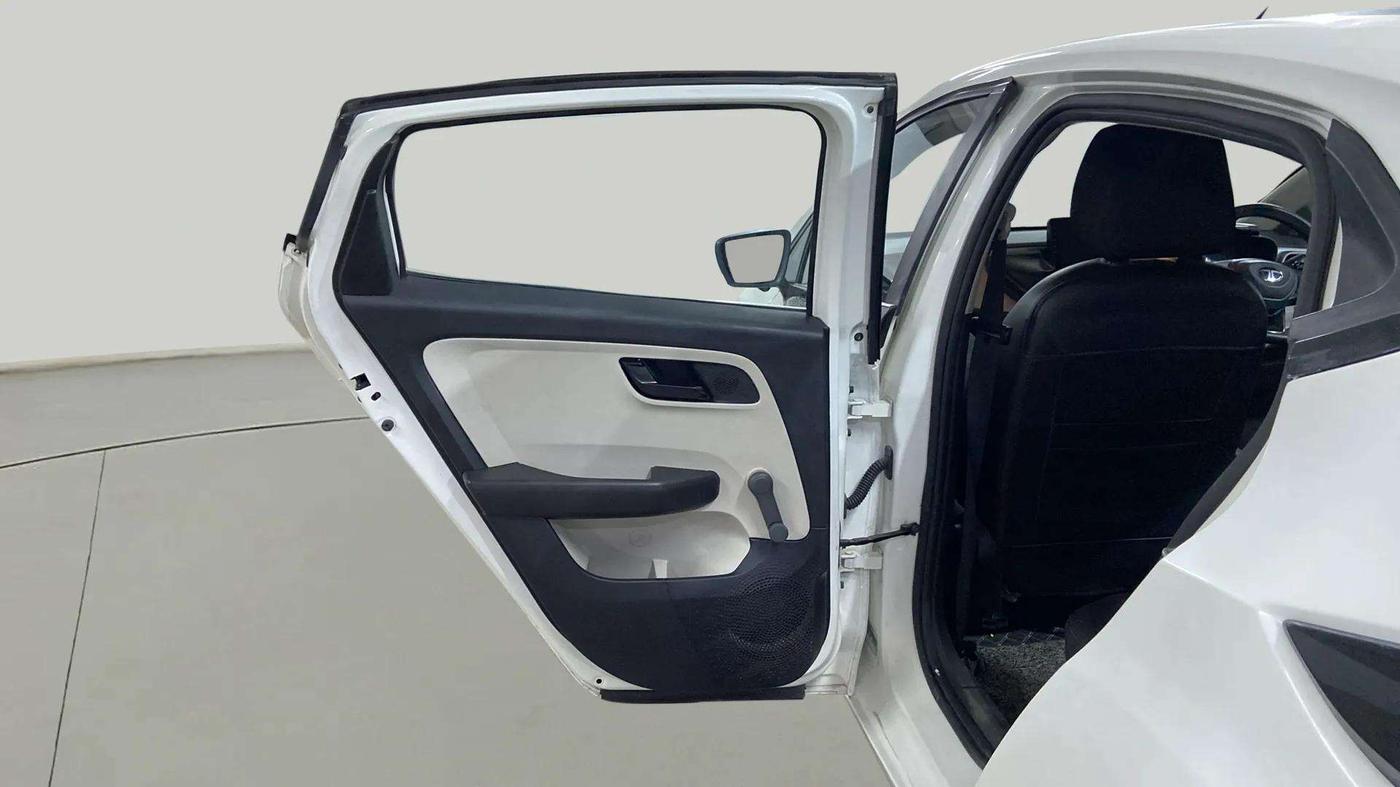 2024 Tata ALTROZ XE CNG, CNG, Manual, 28,101 km, LHS Rear Door