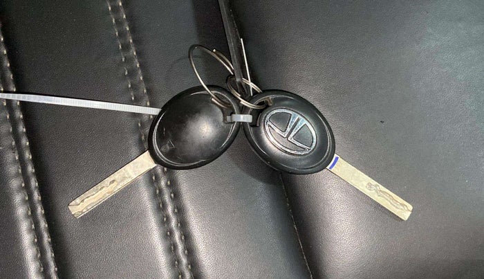 2024 Tata ALTROZ XE CNG, CNG, Manual, 27,374 km, Key Close Up