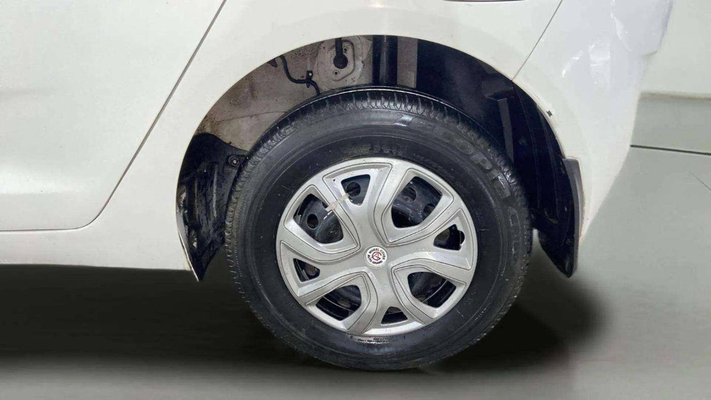 2024 Tata ALTROZ XE CNG, CNG, Manual, 28,101 km, Left Rear Wheel