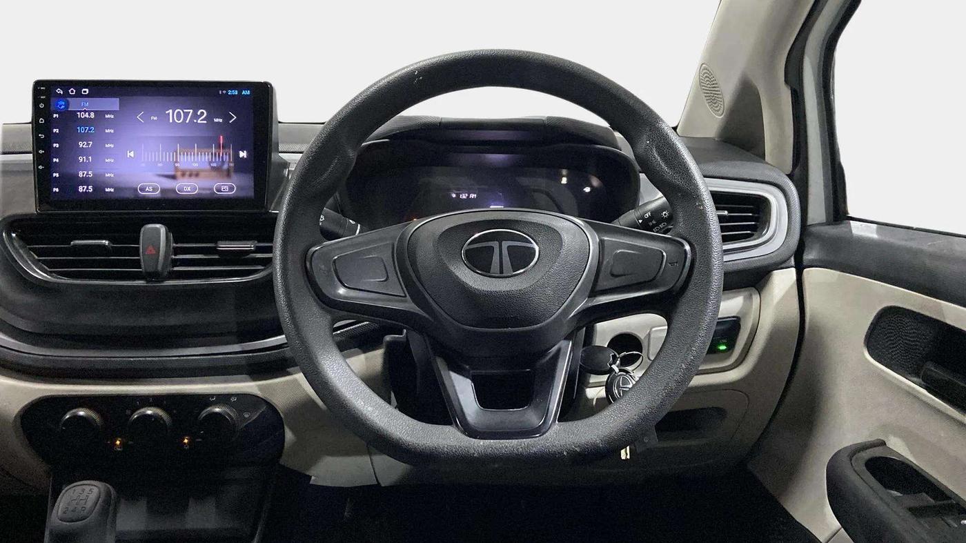 2024 Tata ALTROZ XE CNG, CNG, Manual, 28,101 km, Steering Wheel Close Up