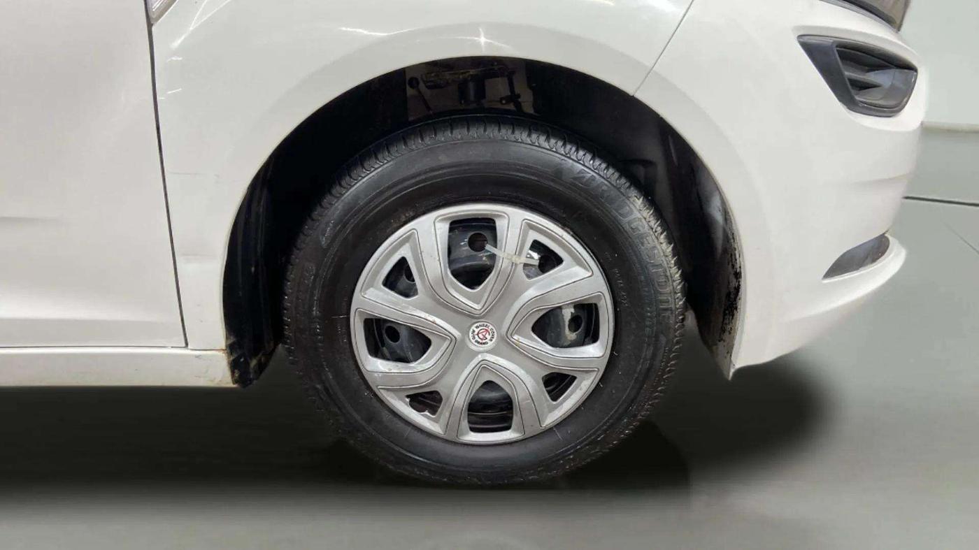 2024 Tata ALTROZ XE CNG, CNG, Manual, 28,101 km, Right Front Wheel