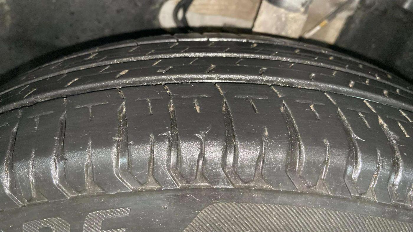2024 Tata ALTROZ XE CNG, CNG, Manual, 28,101 km, Left Front Tyre Tread