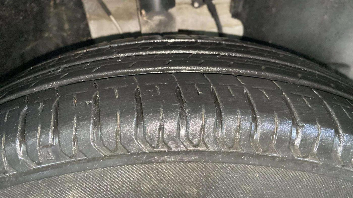 2024 Tata ALTROZ XE CNG, CNG, Manual, 28,101 km, Right Front Tyre Tread