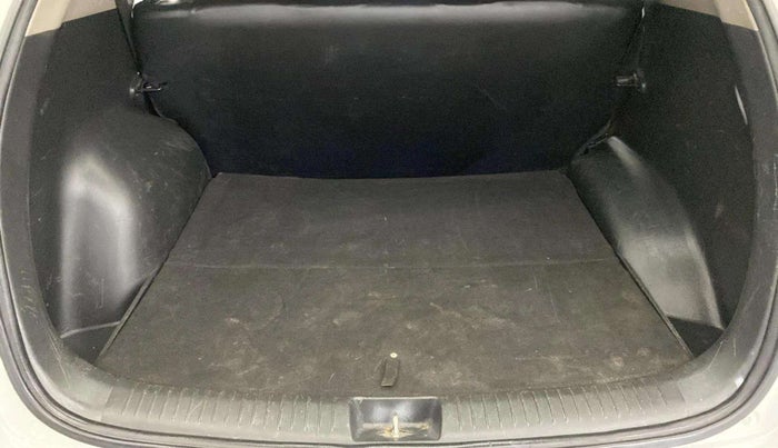 2017 Hyundai Creta E PLUS 1.6 PETROL, Petrol, Manual, 83,333 km, Boot Inside