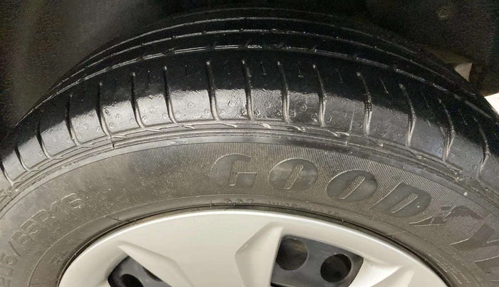 2017 Hyundai Creta E PLUS 1.6 PETROL, Petrol, Manual, 83,333 km, Right Rear Tyre Tread