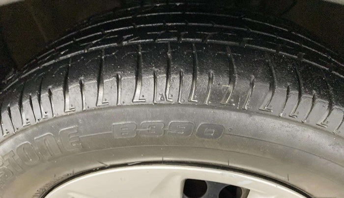 2017 Hyundai Creta E PLUS 1.6 PETROL, Petrol, Manual, 83,333 km, Right Front Tyre Tread