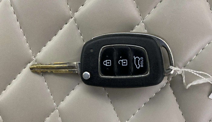2017 Hyundai Creta E PLUS 1.6 PETROL, Petrol, Manual, 83,333 km, Key Close Up