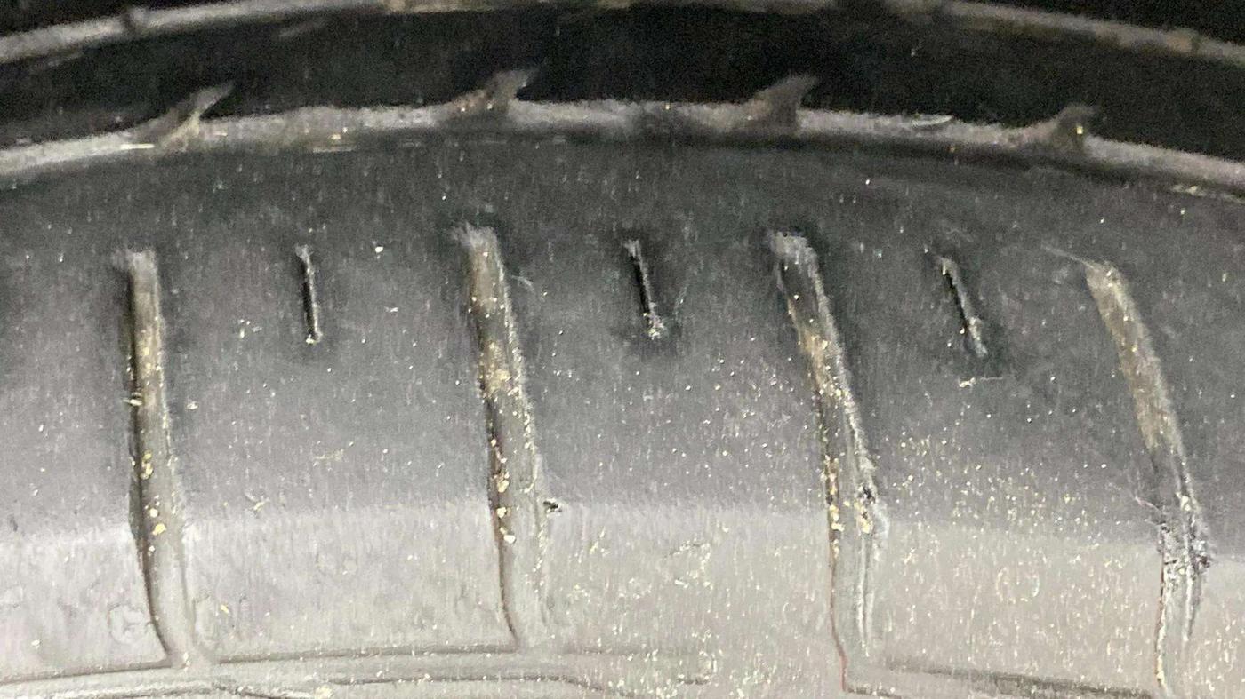 2020 MG HECTOR PLUS SHARP 1.5 PETROL TURBO DCT 6-STR, Petrol, Automatic, 61,807 km, Right Front Tyre Tread