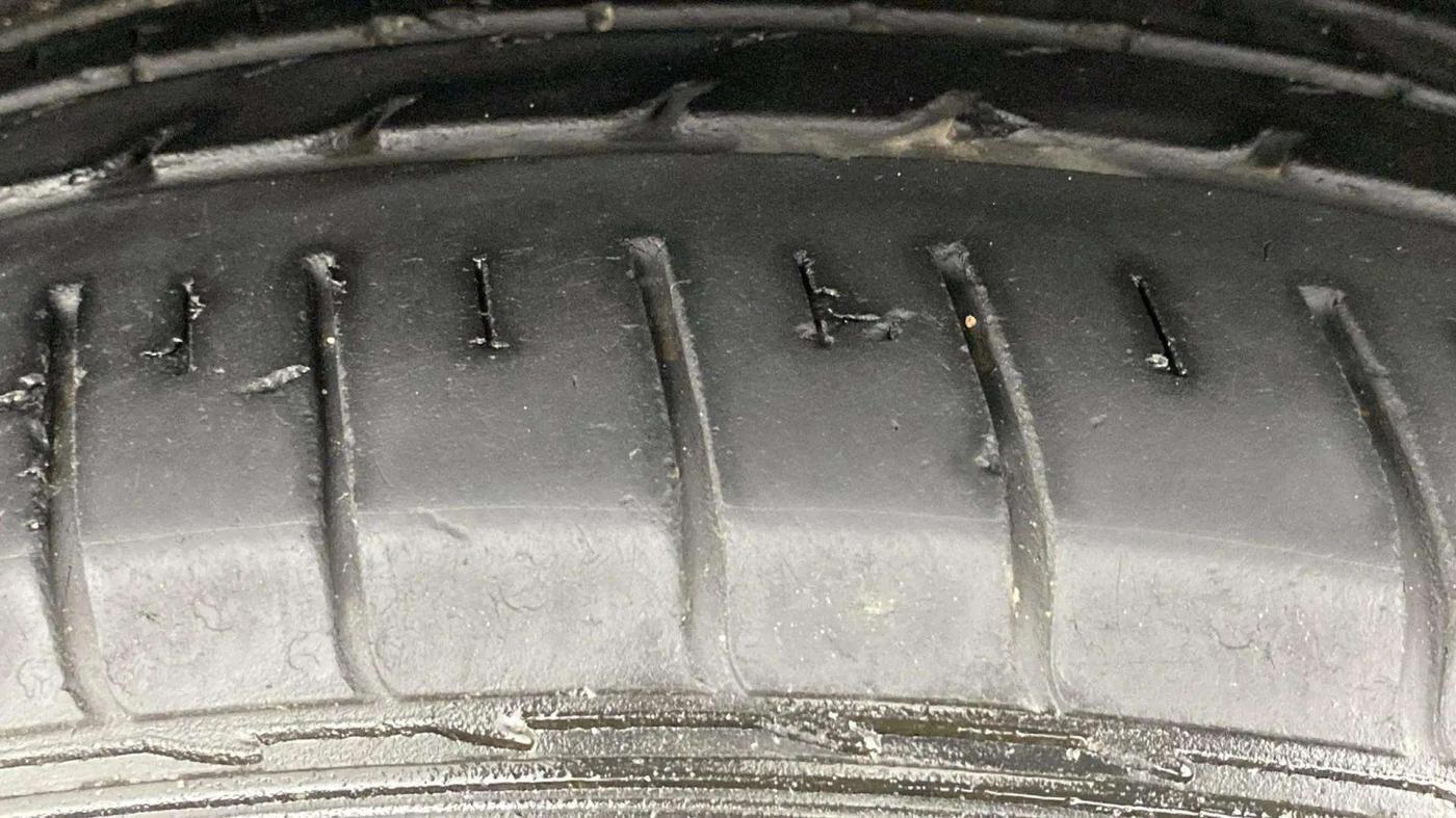 2020 MG HECTOR PLUS SHARP 1.5 PETROL TURBO DCT 6-STR, Petrol, Automatic, 61,807 km, Left Front Tyre Tread