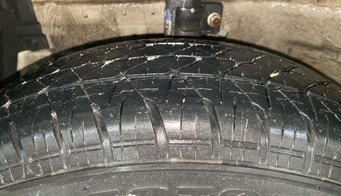 2017 Maruti Swift LXI (O), Petrol, Manual, 9,381 km, Left Front Tyre Tread