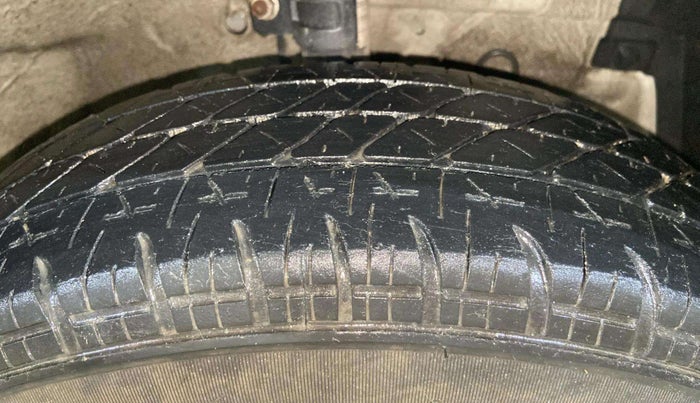 2017 Maruti Swift LXI (O), Petrol, Manual, 9,381 km, Right Front Tyre Tread