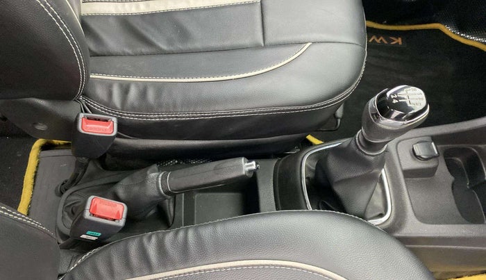 2019 Renault Kwid RXT 1.0 (O), Petrol, Manual, 19,638 km, Gear Lever