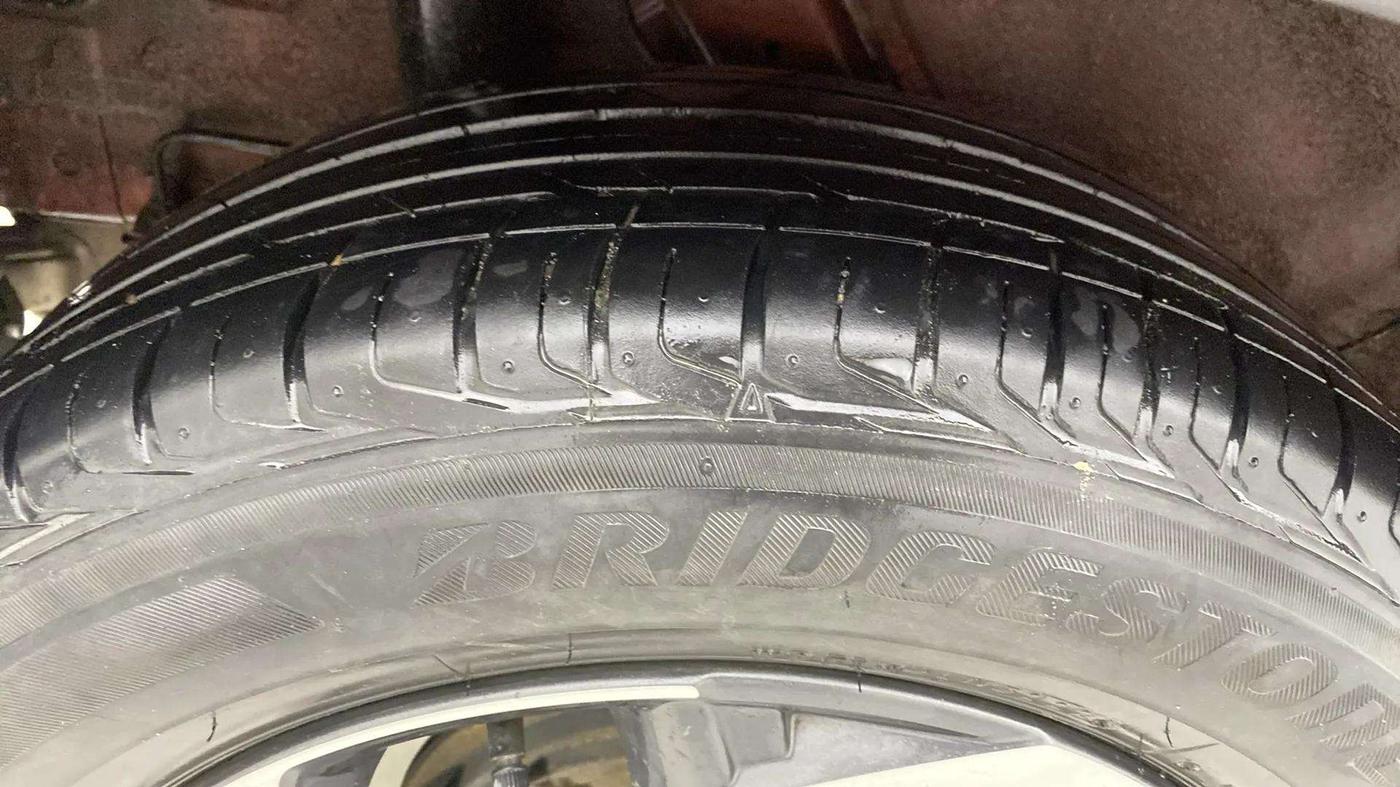2019 Hyundai VENUE SX PLUS 1.0 TURBO DCT, Petrol, Automatic, 1,14,227 km, Right Rear Tyre Tread