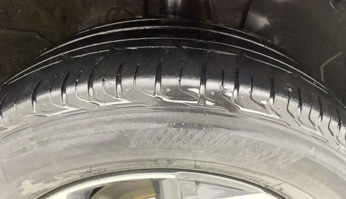 2019 Hyundai VENUE SX PLUS 1.0 TURBO DCT, Petrol, Automatic, 1,13,554 km, Right Front Tyre Tread