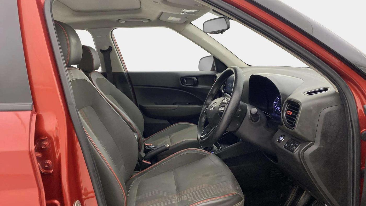 2019 Hyundai VENUE SX PLUS 1.0 TURBO DCT, Petrol, Automatic, 1,14,227 km, Right Side Front Door Cabin
