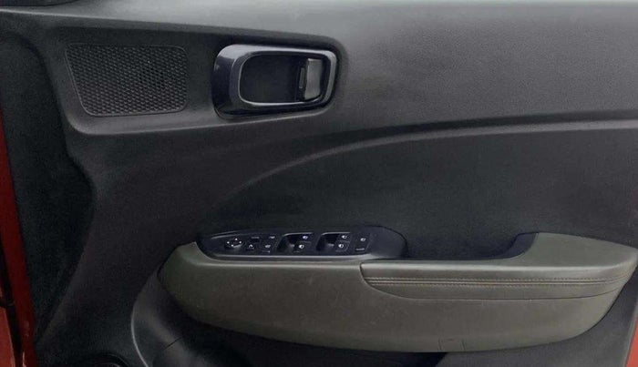 2019 Hyundai VENUE SX PLUS 1.0 TURBO DCT, Petrol, Automatic, 1,13,554 km, Driver Side Door Panels Control