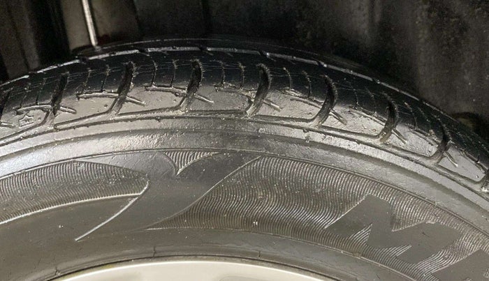 2012 Maruti Swift ZXI, Petrol, Manual, 37,735 km, Right Rear Tyre Tread