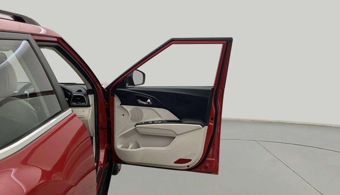 2022 Mahindra XUV300 W8 1.5 DIESEL, Diesel, Manual, 13,218 km, RHS Front Door